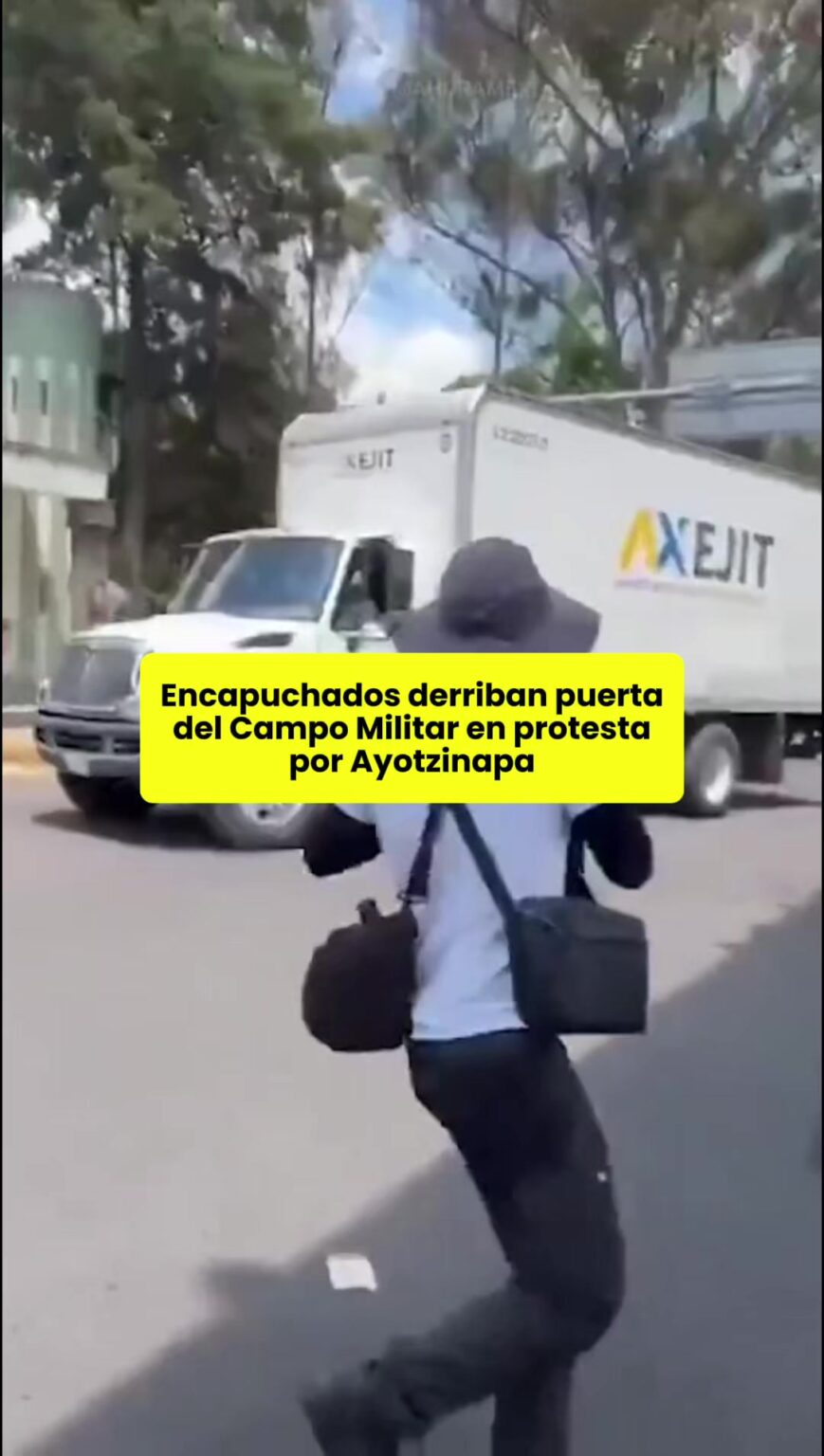 @elhilomx estudiantes normalistas y padres de los 43 desaparecidos realizaron.image .jpeg