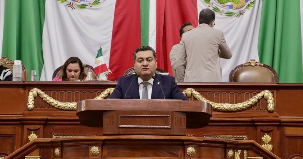 Diputado del pan insiste en regular el transporte de carga