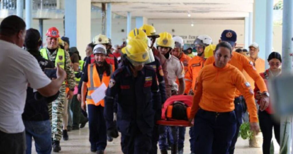 Maduro destaca la alta participación en el simulacro de protección