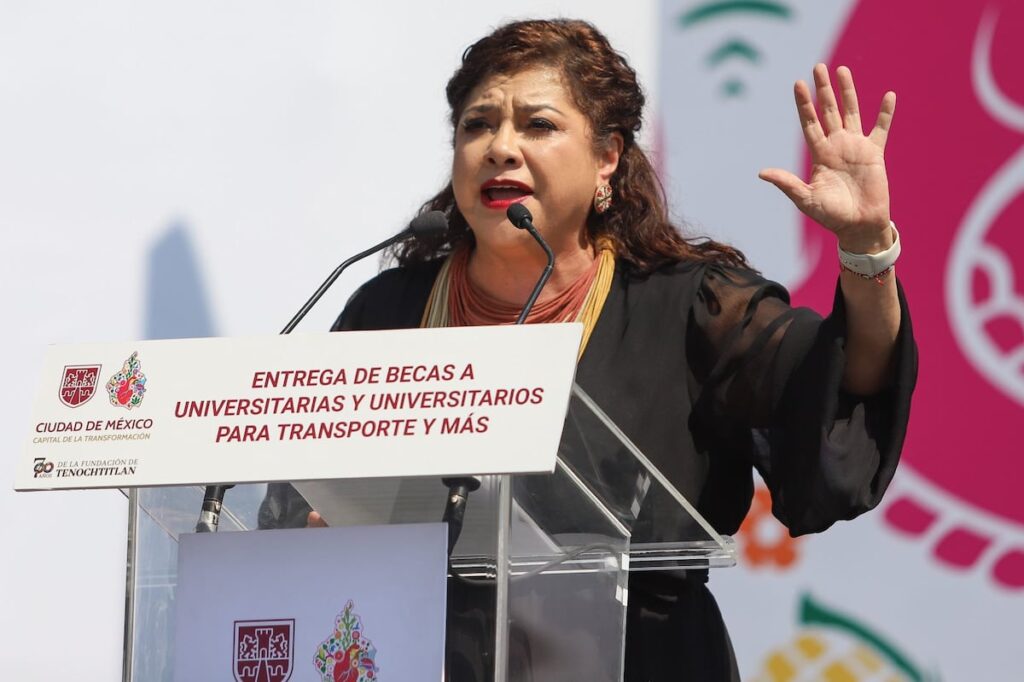 Clara brugada logra un 71% de aprobación en su primer