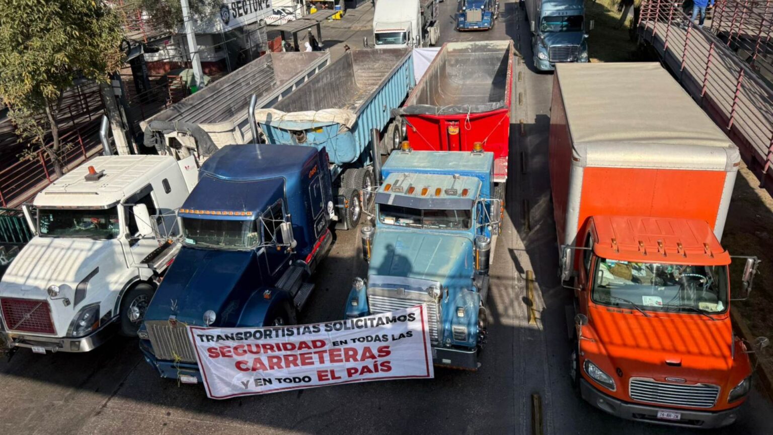 Bloqueos de transportistas y campesinos: protestas por seguridad y tensiones políticas bloqueo transportistas paro 24 noviembre
