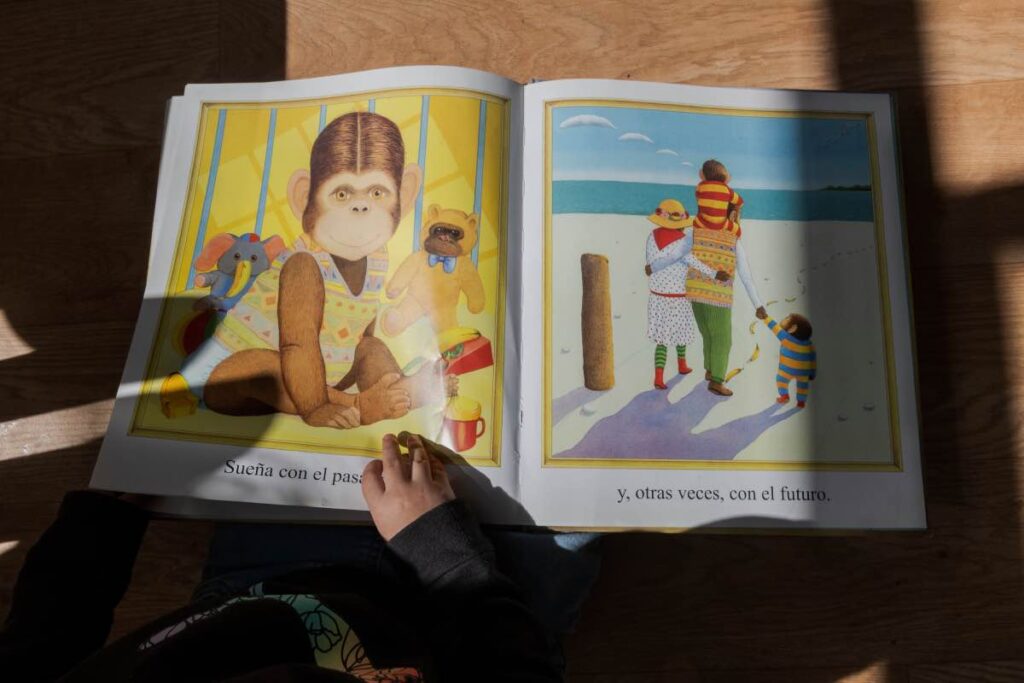 Tres años para amar: las infancias que crecen en prisión y el reloj que las separa de sus madres Infancias en prision entre el desarrollo limitado y la infraestructura insuficiente